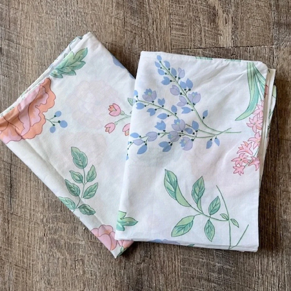 Vintage pair of pillowcases, Springs, floral‎ cottagecore floral